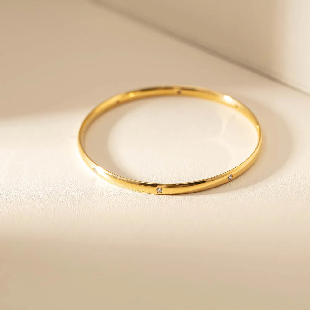 18ct Yellow Gold Diamond Lucky Bangle