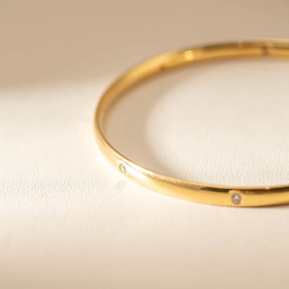 18ct Yellow Gold Diamond Lucky Bangle