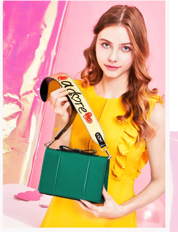 ARTMI GREEN SHOULDER BAG WITH LETTERS FIGURED STRAP APE8016
