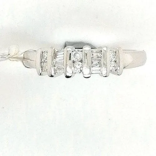 Bagguette & Brilliant Cut Diamond Ring .30ct