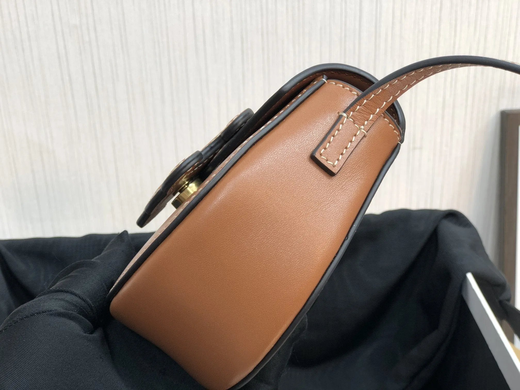 CE Mini Besace Cuir Triomphe Brown For Women 4in/11cm 10J303DPQ.04LU