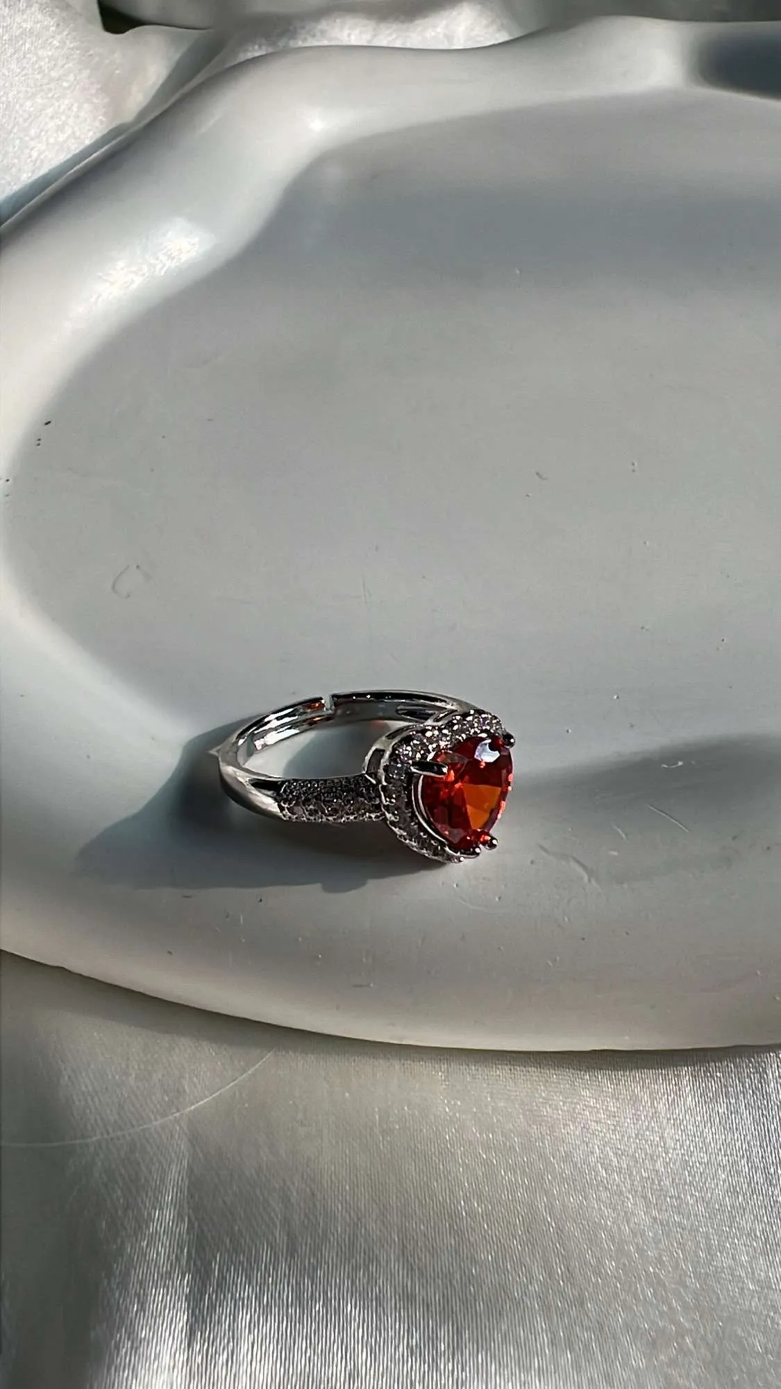 Chic heart ring