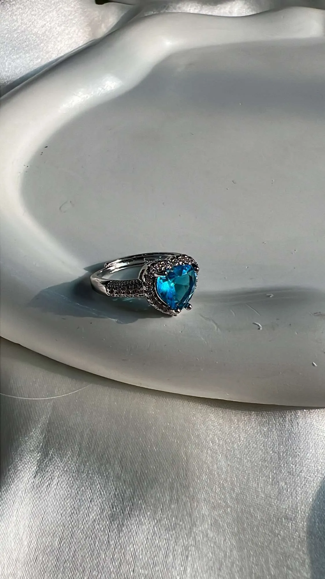 Chic heart ring