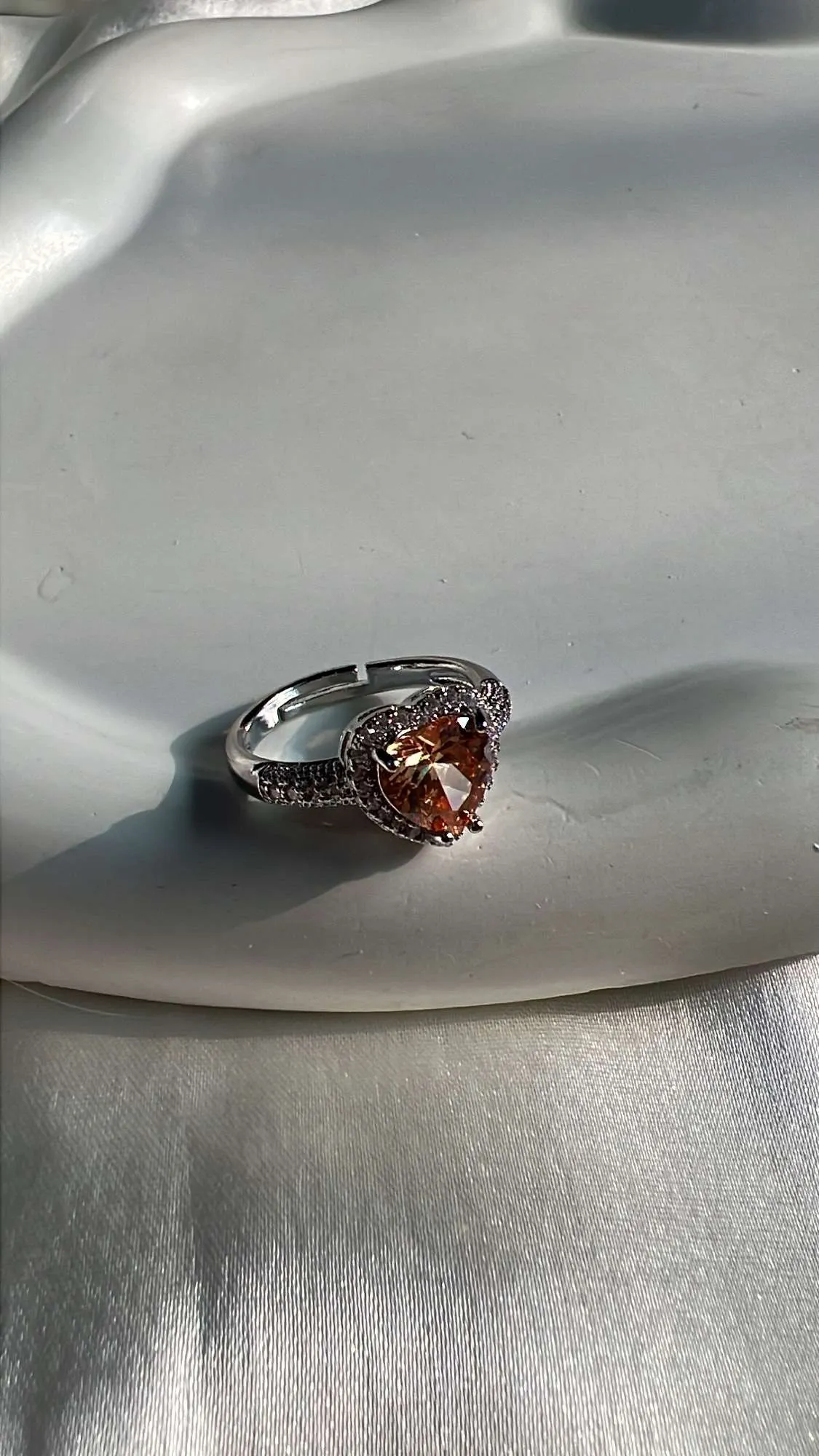 Chic heart ring