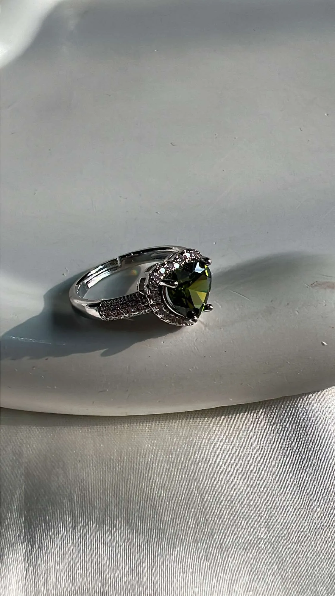 Chic heart ring
