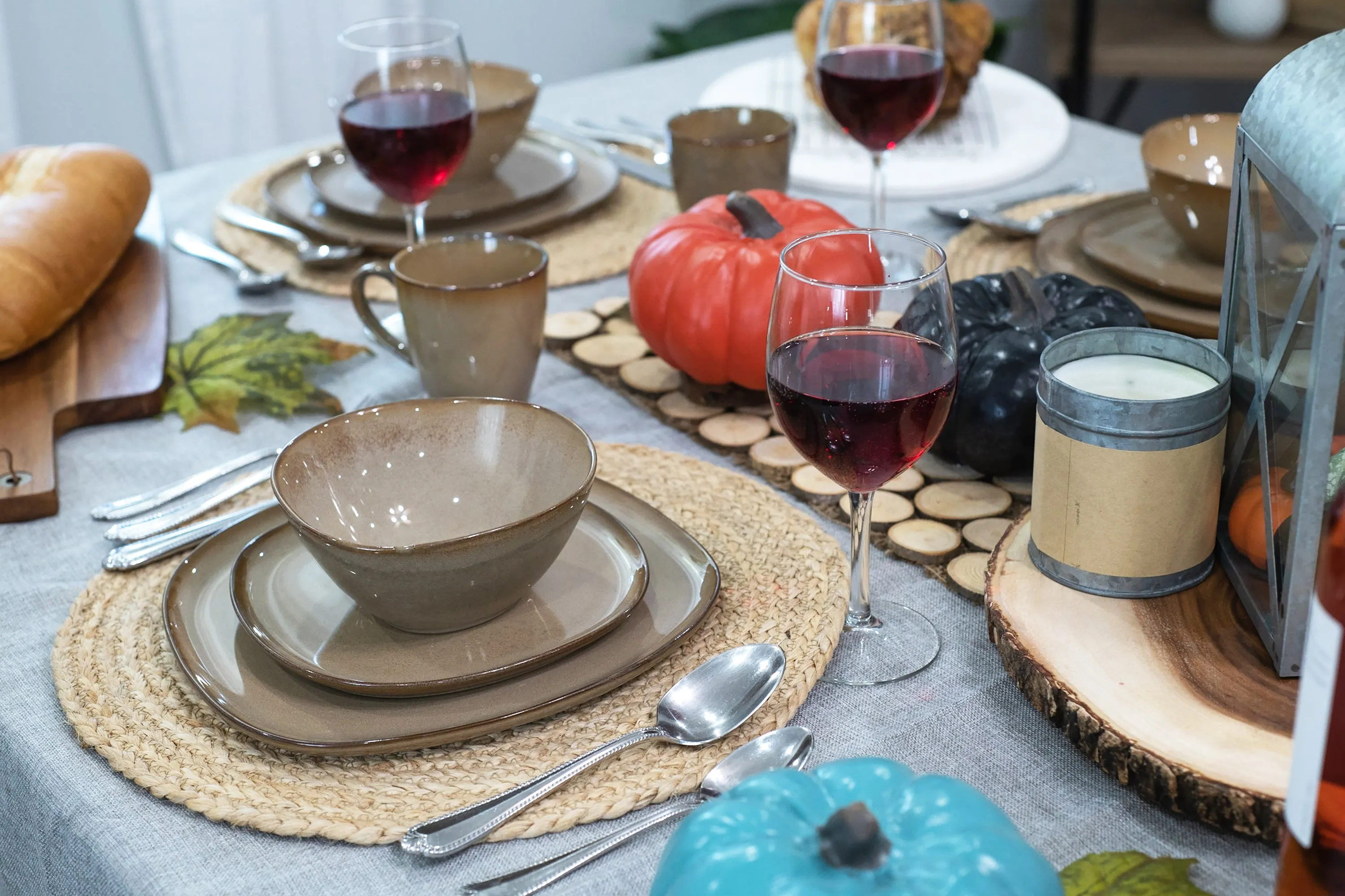 Elanze Designs Modern Chic Smooth Ceramic Stoneware Dinnerware 16 Piece Set - Service for 4, Brown