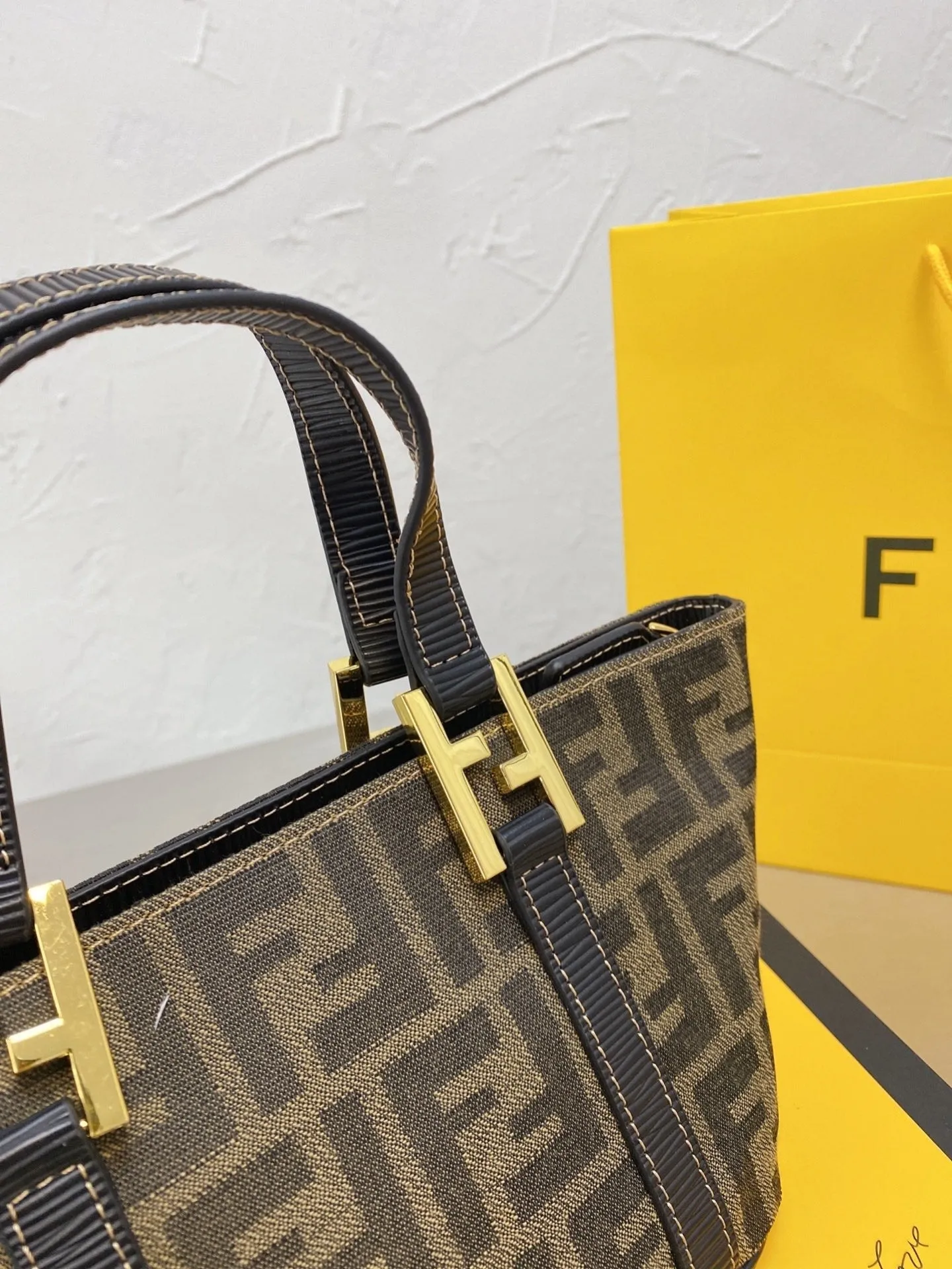 EN   Designer bags by Fendi 105
