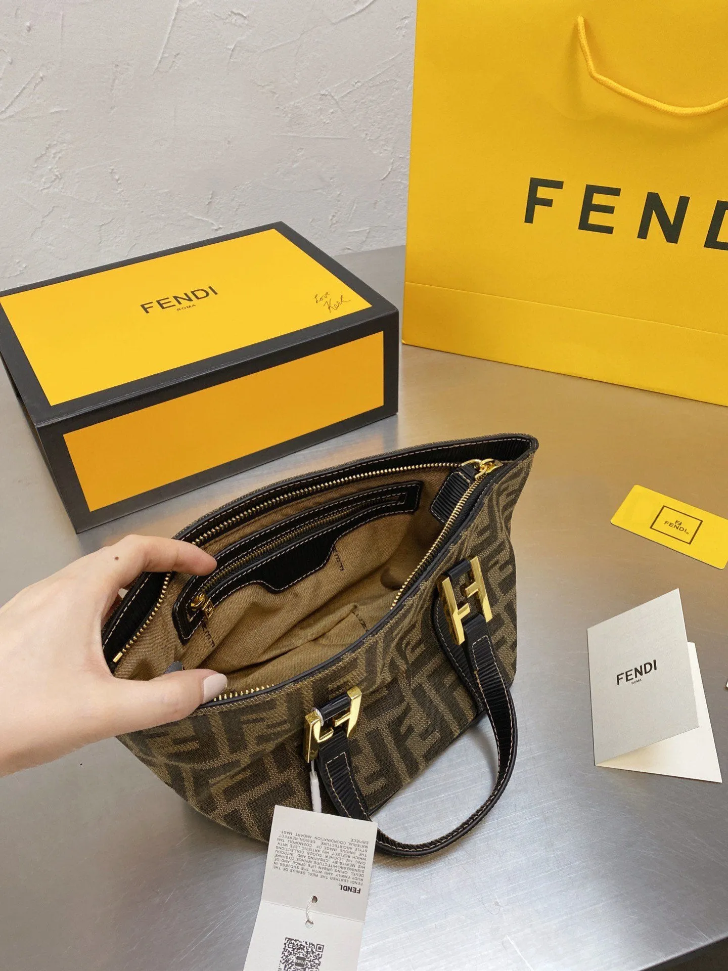 EN   Designer bags by Fendi 105