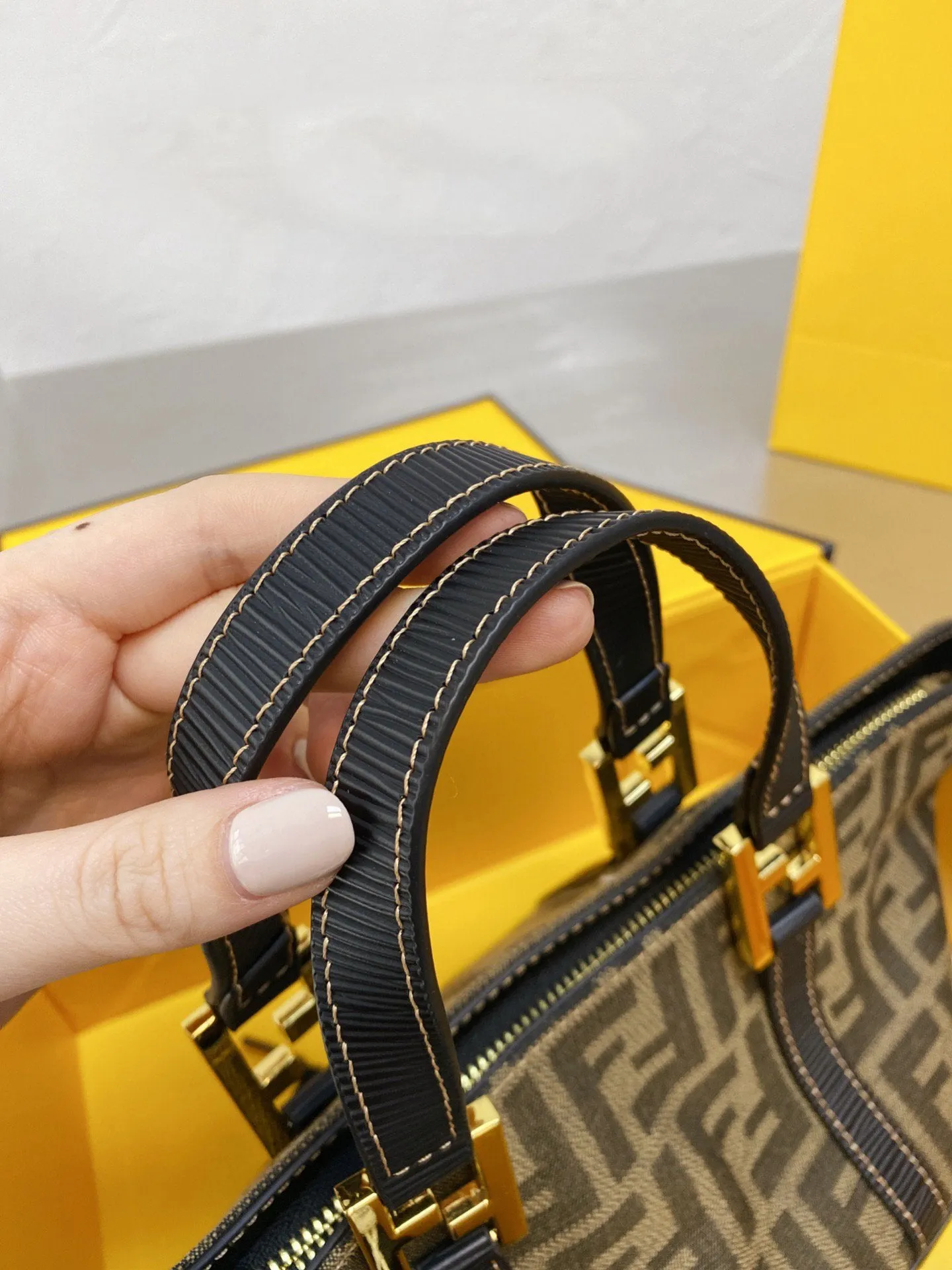 EN   Designer bags by Fendi 105