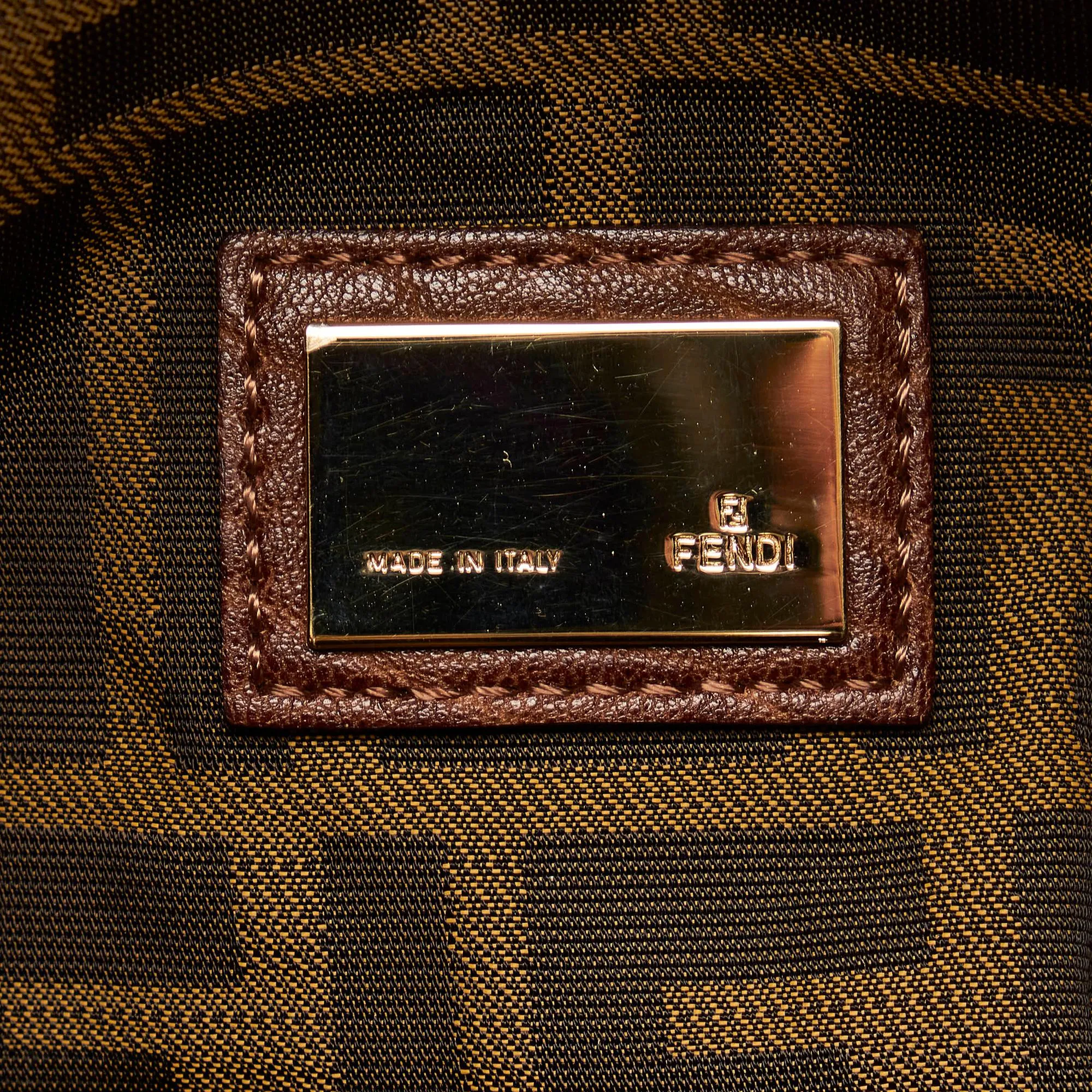 Fendi Spy Leather Handbag (SHG-33435)