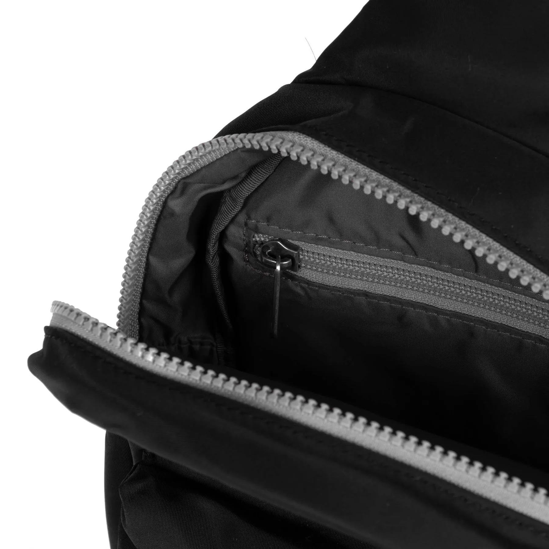 ROKA Willesden B Large Recycled Nylon Bag - Black