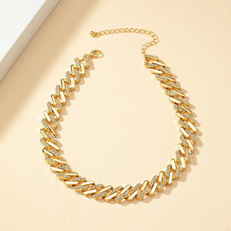 Sophisticated Metal Cuban Chain Necklace with Micro-Inlaid Design